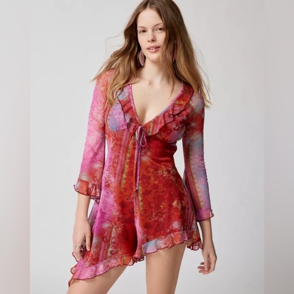 NWOT- URBAN OUTFITTERS- Marina Paisley Asymmetrical
Romper- XL - Picture 14 of 15